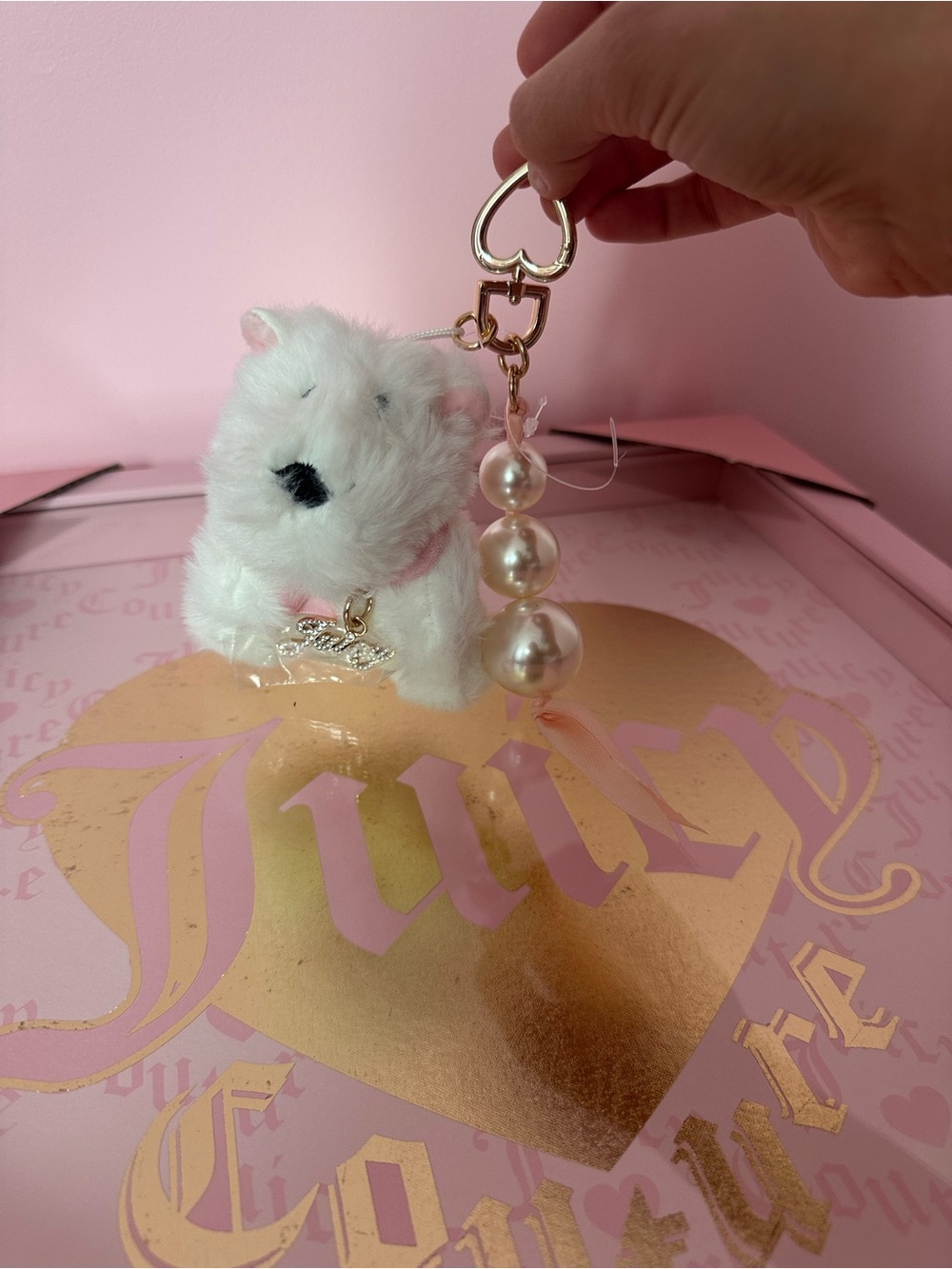 Juicy Couture White Plush Dog Bag Charm w/ Pearl Dangle and Gold Heart Clasp🧸🎀